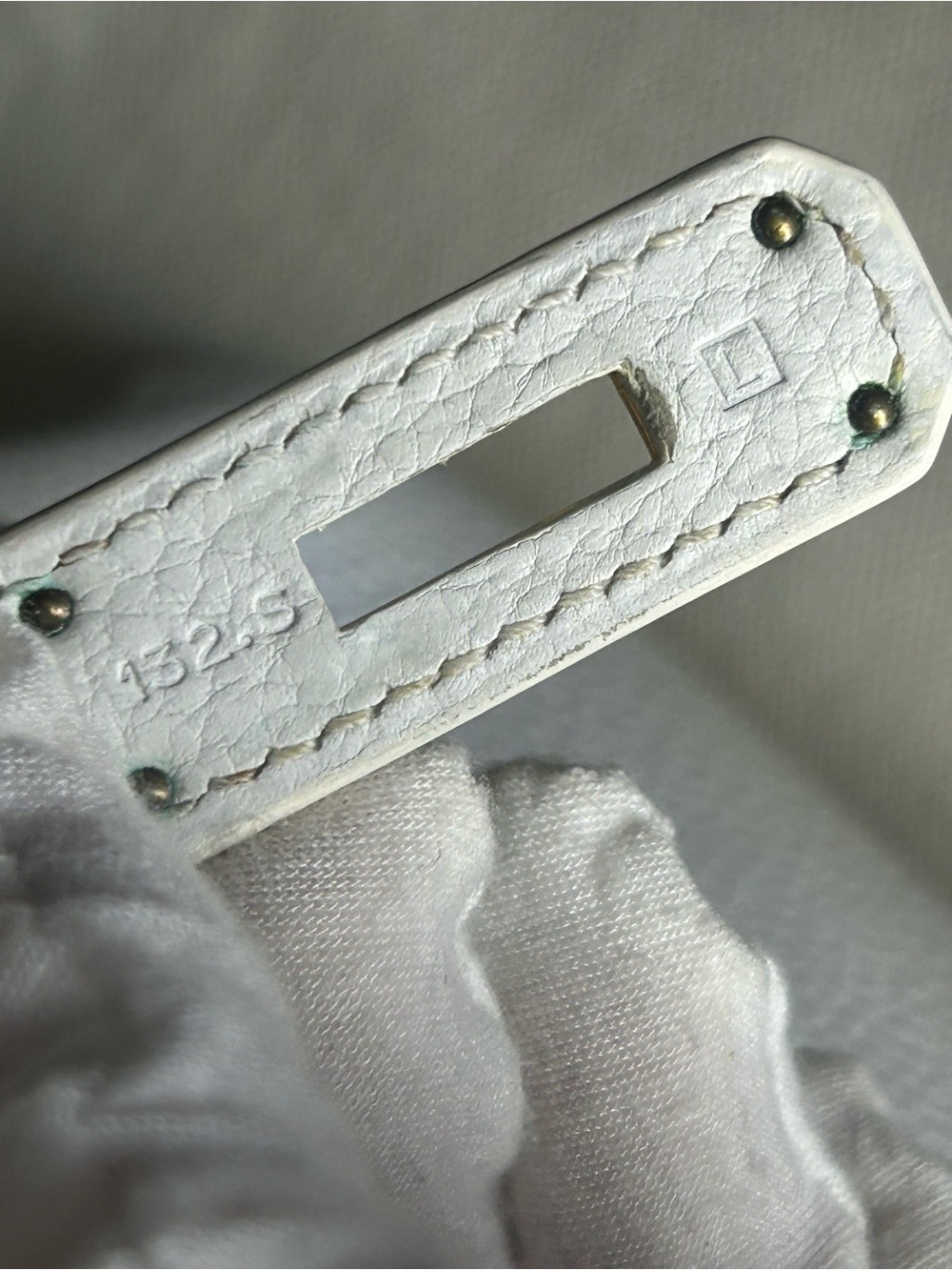 HERMÈS Kelly 35 White Blanc Clemence Leather Gold Hardware Handbag - Picture 14 of 14